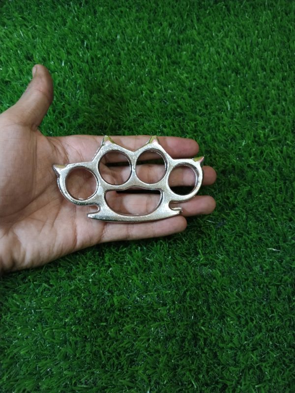 Beautiful silver small knuckle duster for your security